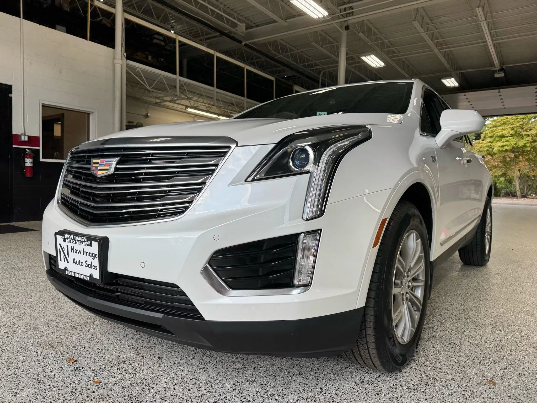 Used 2017 Cadillac XT5 Luxury w/ Driver Awareness Package image 4