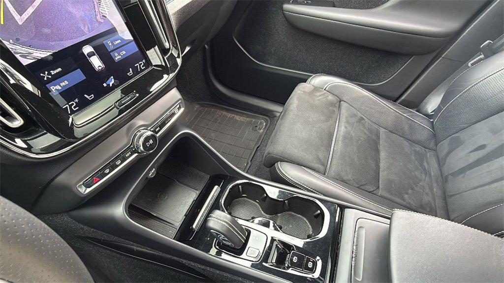 Used 2020 Volvo XC40 T5 R-Design w/ Protection Package Premier image 20