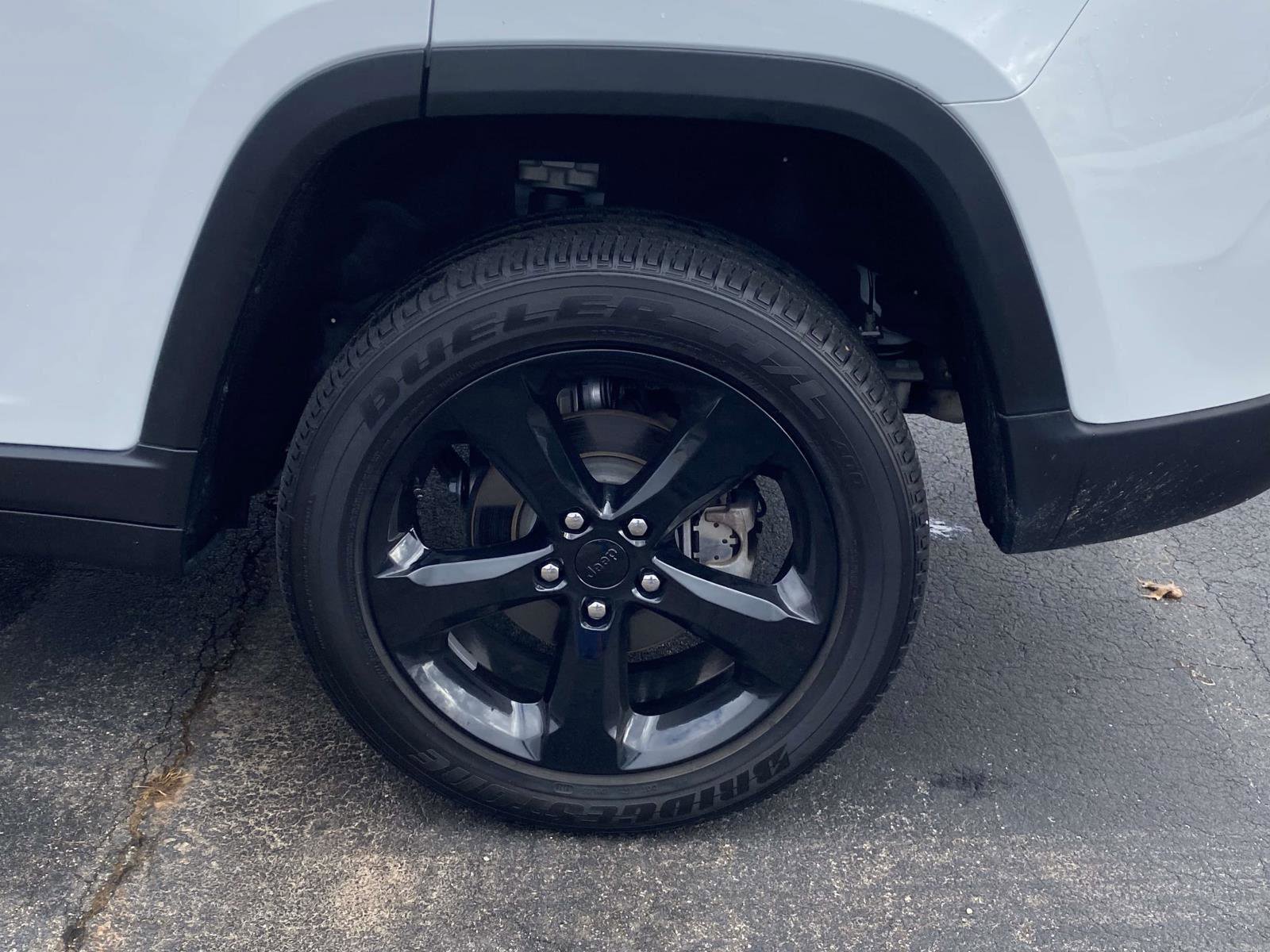 Certified 2024 Jeep Grand Cherokee Altitude image 23