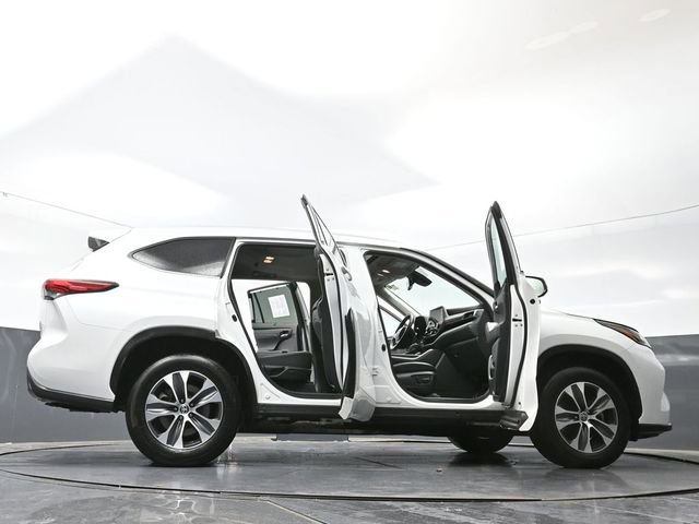 Used 2023 Toyota Highlander XLE FWD image 74