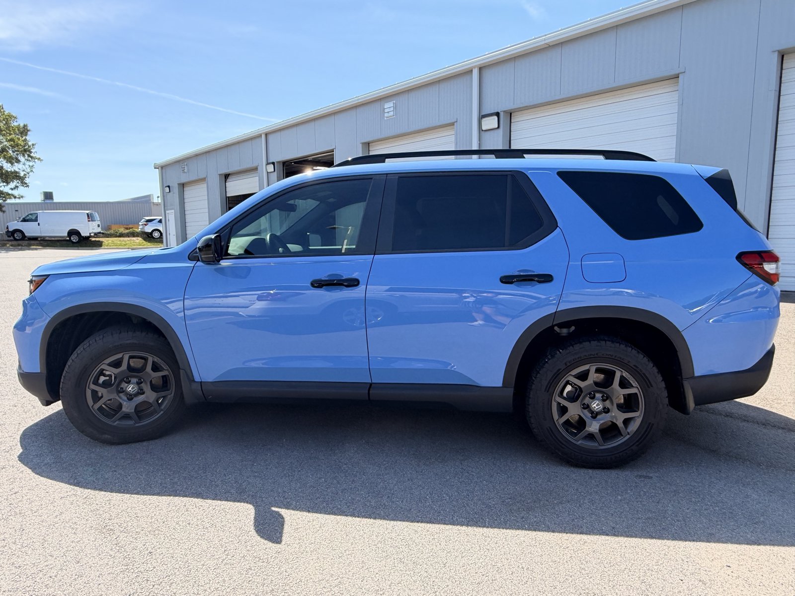 Used 2025 Honda Pilot TrailSport image 9