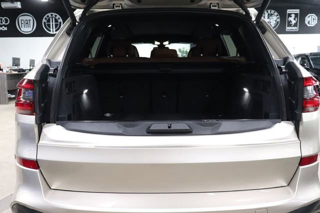 Used 2019 BMW X5 xDrive50i w/ M Sport Package image 21