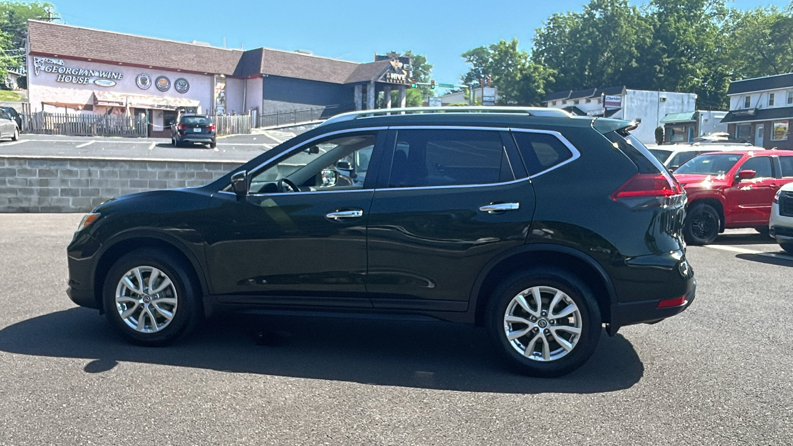 Used 2018 Nissan Rogue SV AWD/4WD image 4