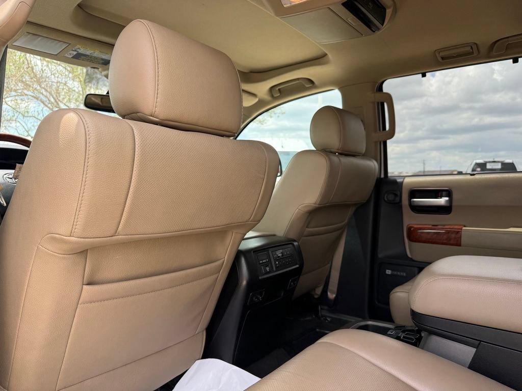 Used 2018 Toyota Sequoia Platinum RWD image 19