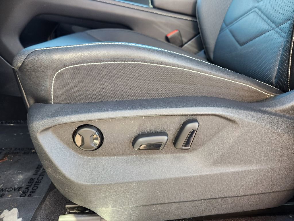 Used 2025 Volkswagen Atlas SE image 13