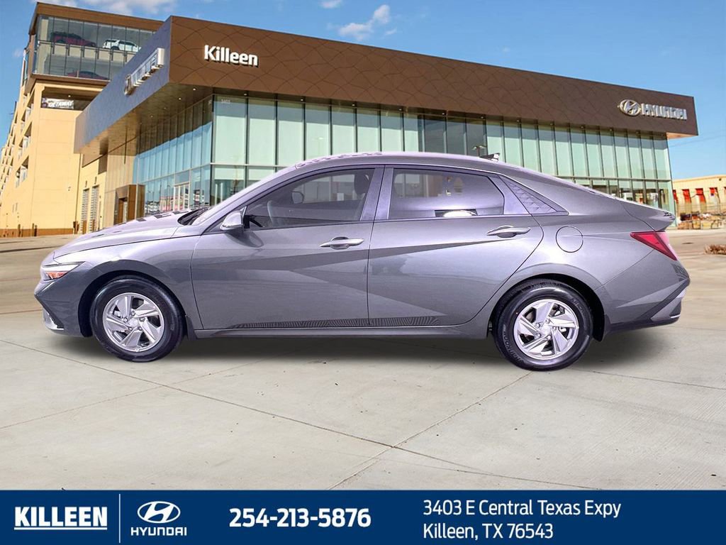 Used 2025 Hyundai Elantra SE image 5
