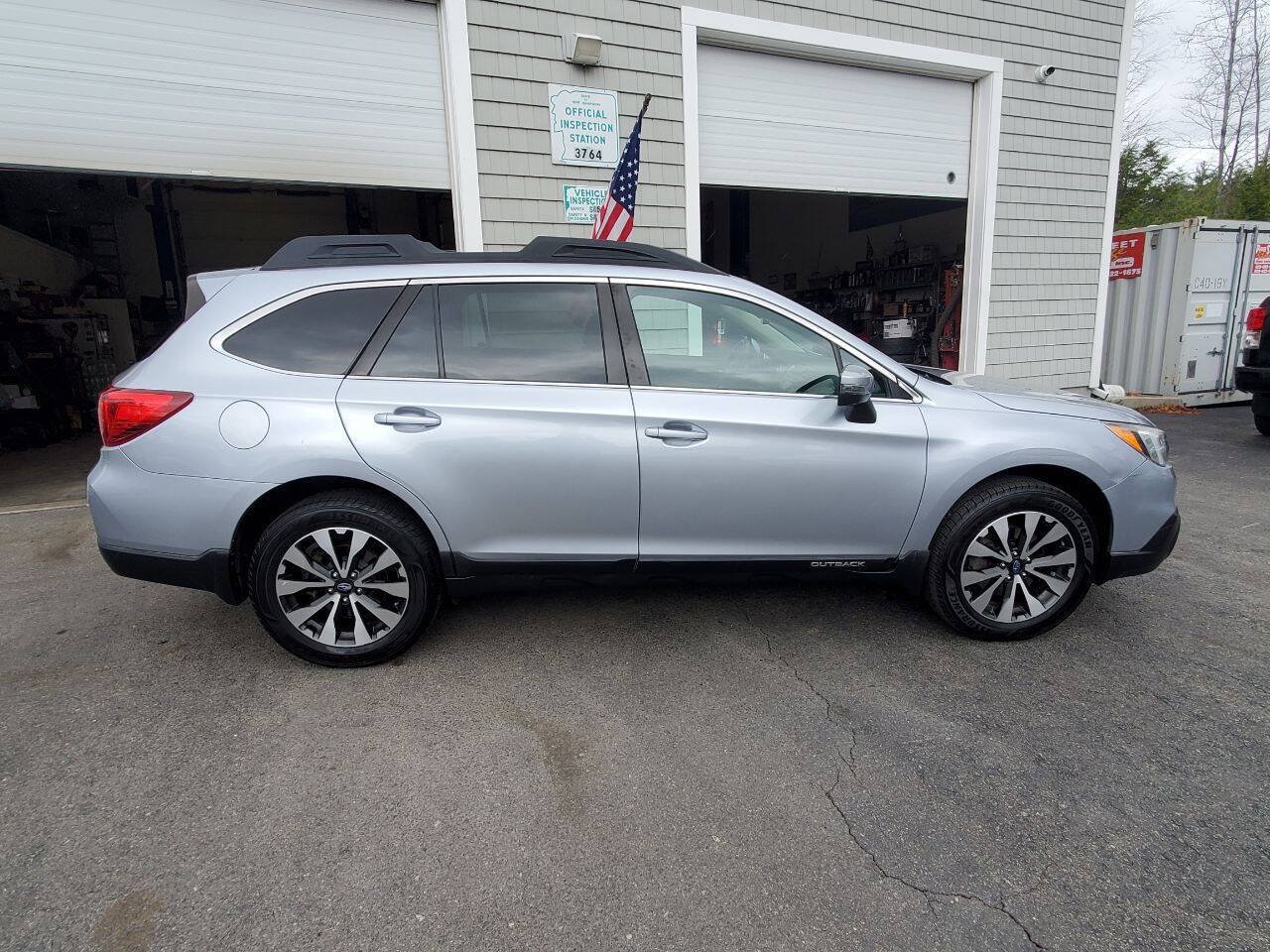 Used 2017 Subaru Outback 3.6R Limited AWD/4WD image 9
