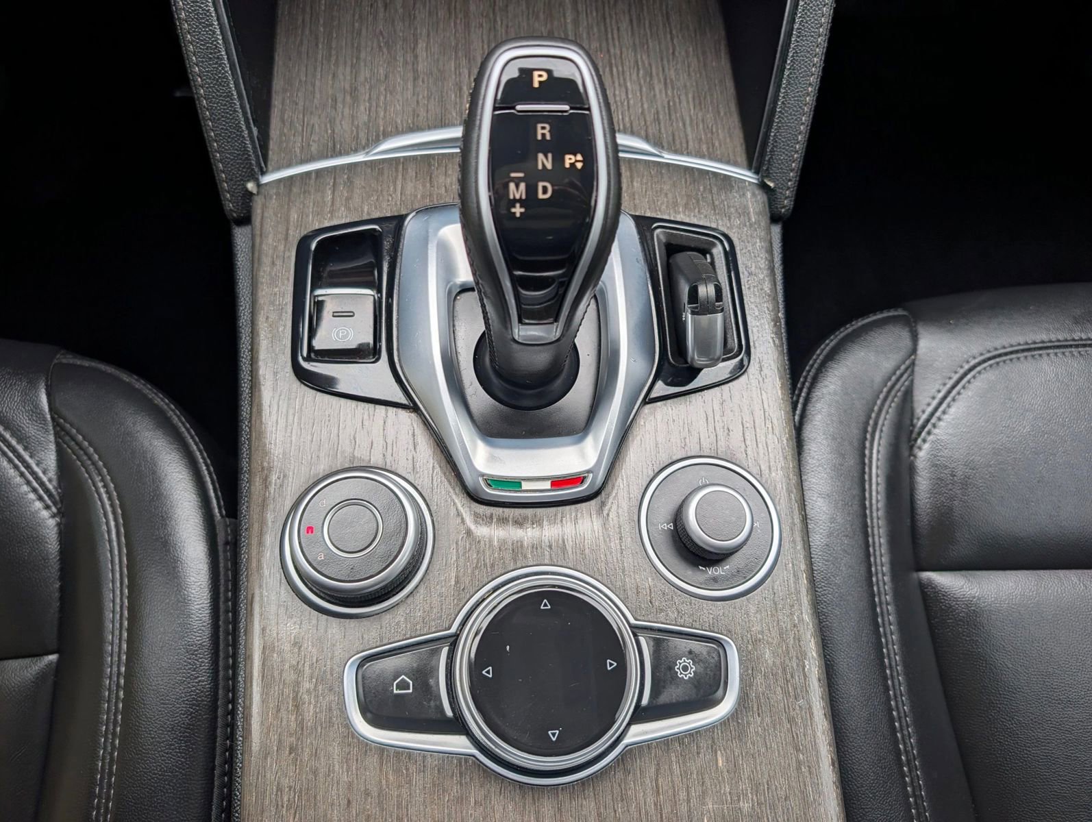 Used 2020 Alfa Romeo Stelvio Ti AWD/4WD image 30