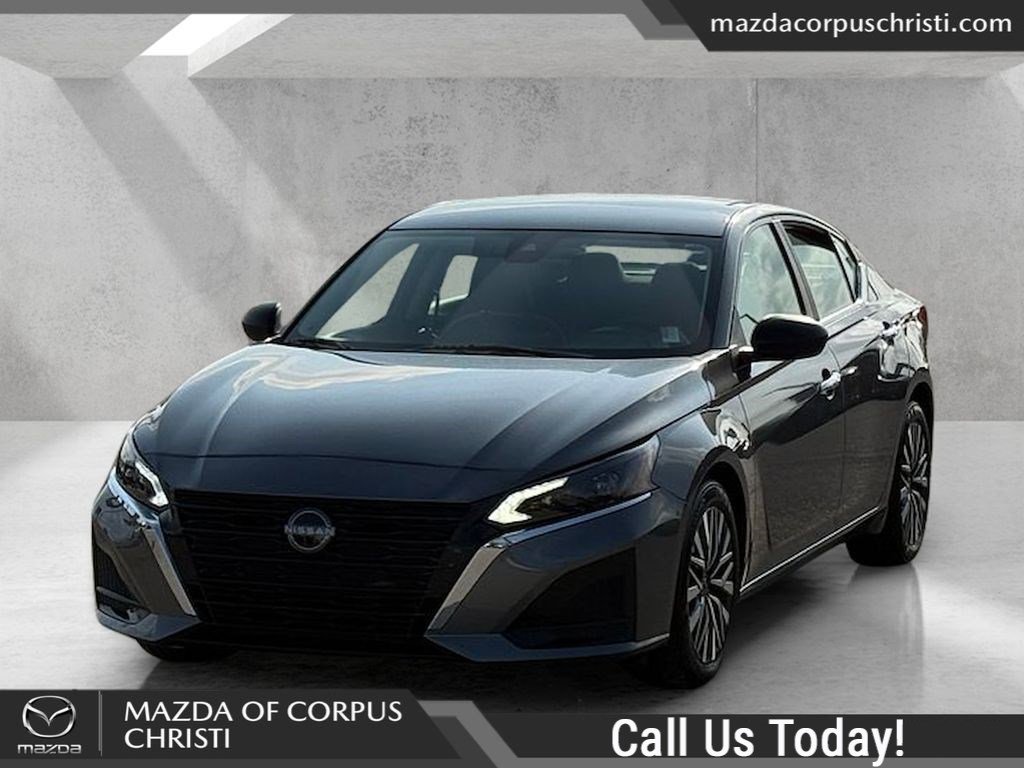 Used 2025 Nissan Altima 2.5 SV image 1