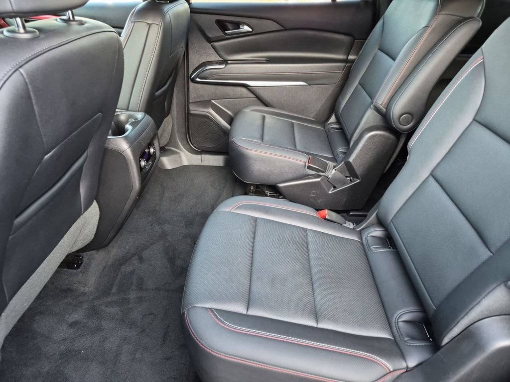 Used 2025 Chevrolet Traverse Z71 AWD/4WD image 30