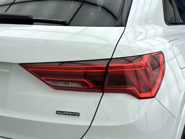 Used 2025 Audi Q3 2.0T Premium w/ Convenience Package AWD/4WD image 9