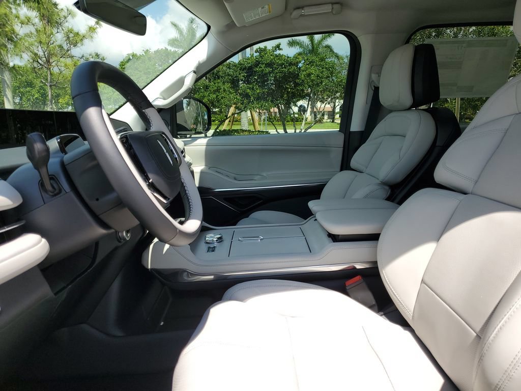New 2026 Lincoln Navigator L Premier AWD/4WD image 22