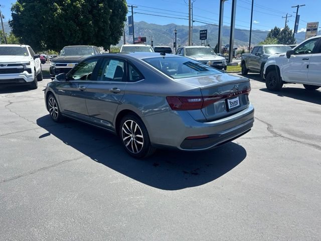 Used 2025 Volkswagen Jetta SE FWD image 5