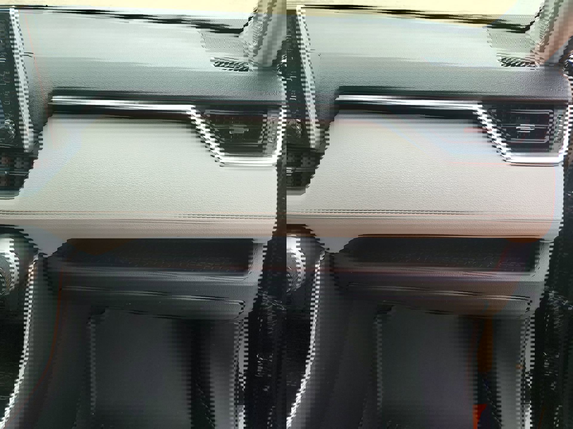 Used 2020 Toyota RAV4 Limited image 36