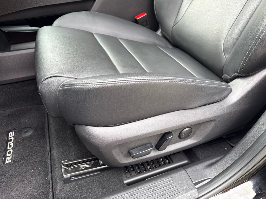 Certified 2025 Nissan Rogue SL FWD image 19