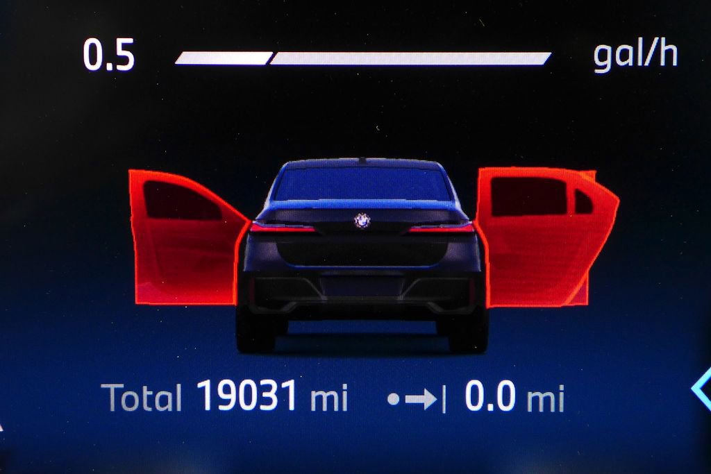 Certified 2023 BMW 760i xDrive w/ Parking Assistance Package image 31