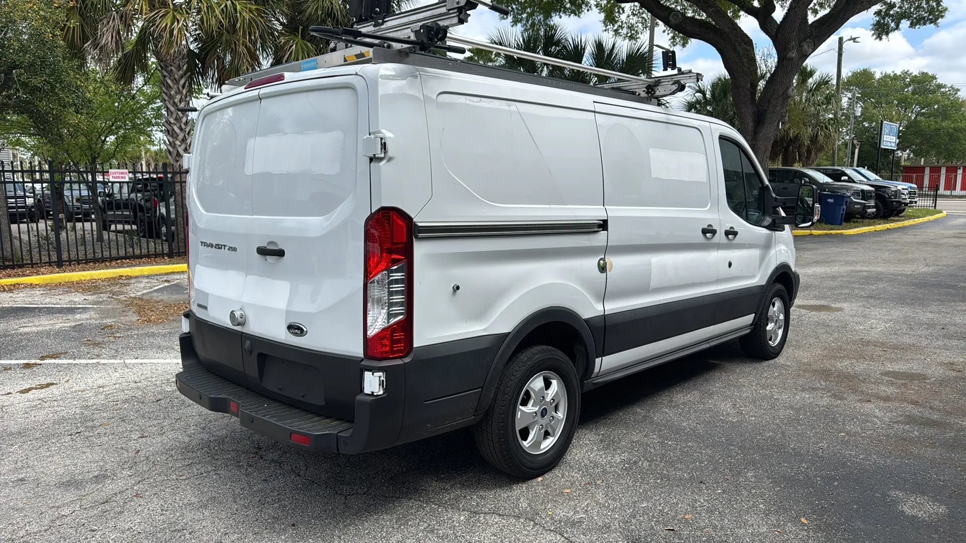 Used 2019 Ford Transit 250 130 Low Roof RWD image 7