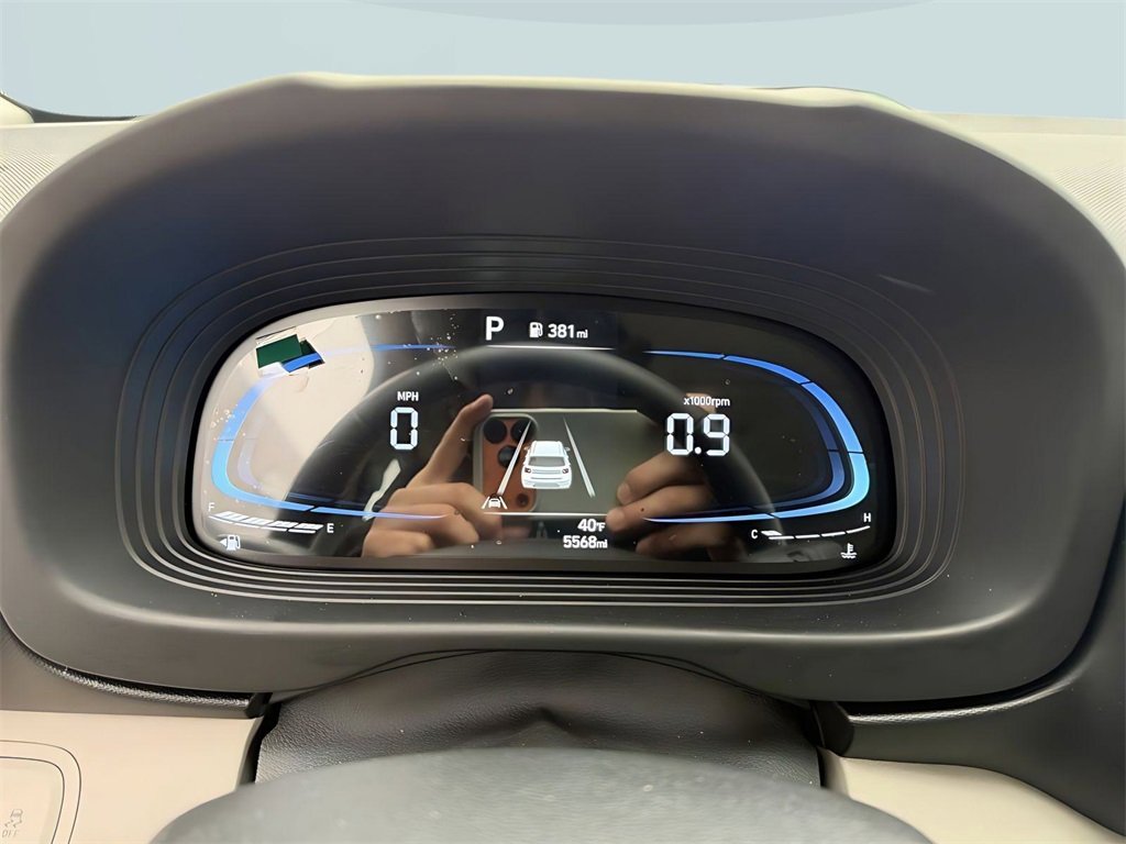 Certified 2025 Hyundai Venue SEL image 19