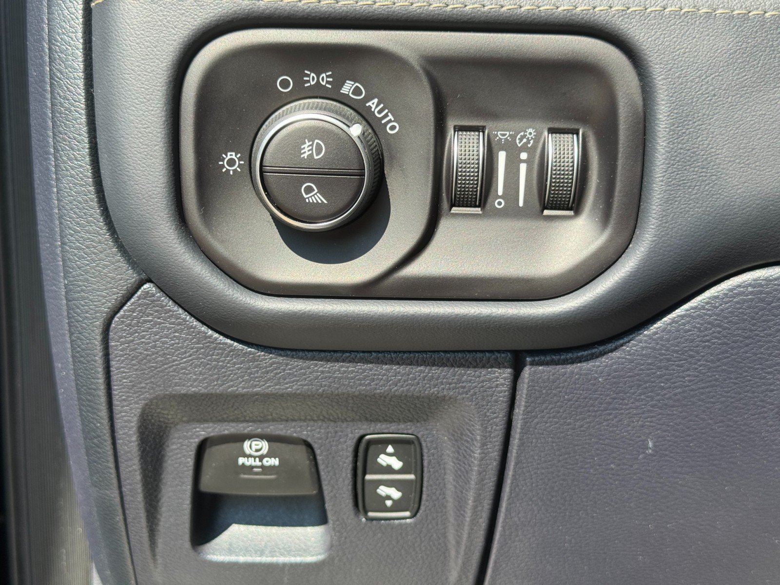 Used 2019 RAM 1500 Limited w/ Advanced Safety Group RWD image 17