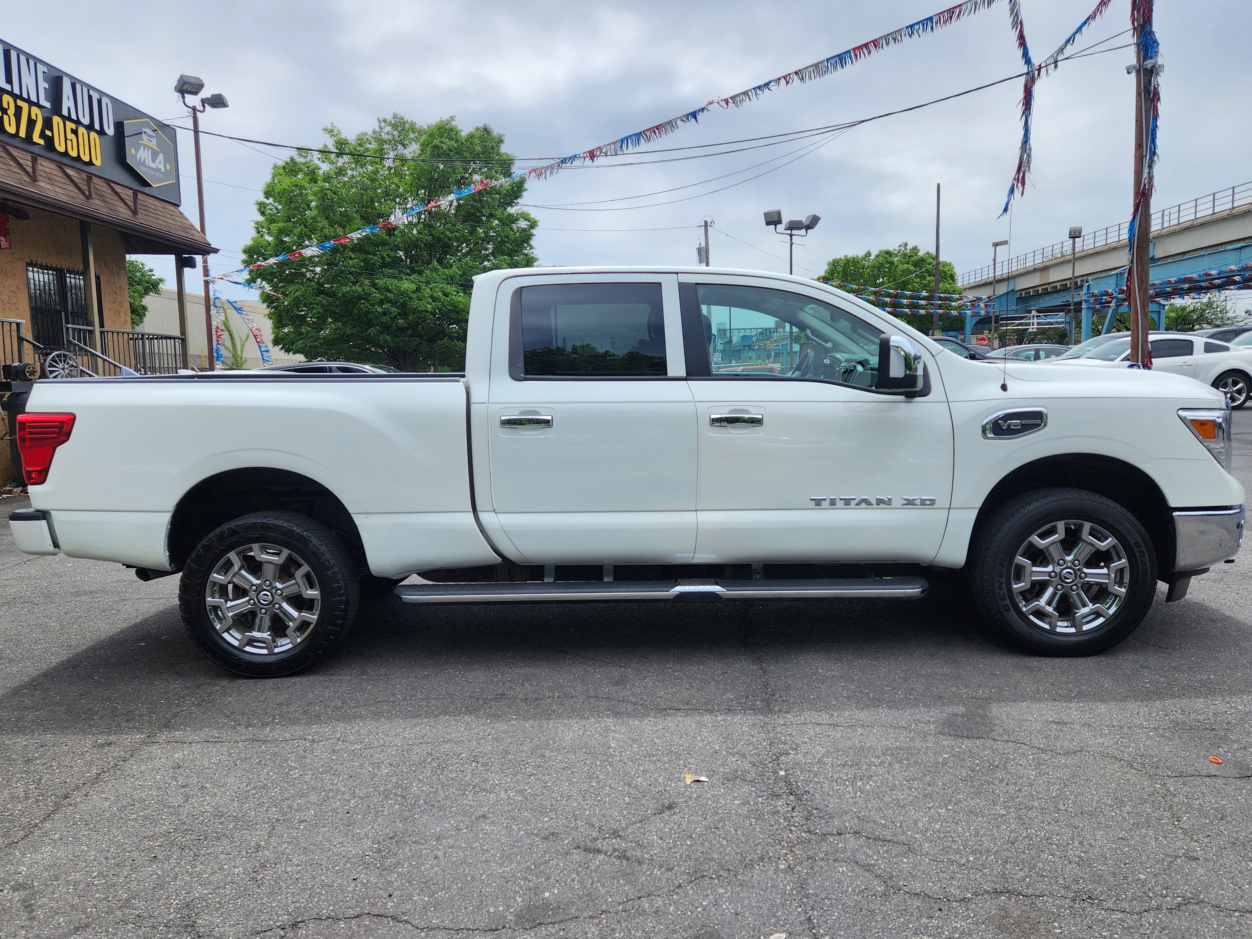 Used 2019 Nissan Titan SL w/ Chrome Package AWD/4WD image 6