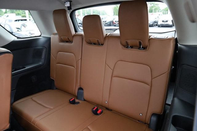 Certified 2025 Nissan Pathfinder Platinum w/ Cargo Package FWD image 12