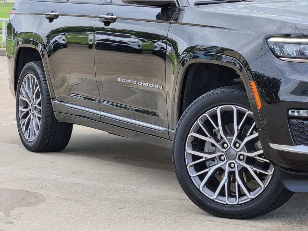 Used 2024 Jeep Grand Cherokee L Summit AWD/4WD image 11