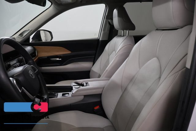 Certified 2025 Toyota Grand Highlander AWD image 12