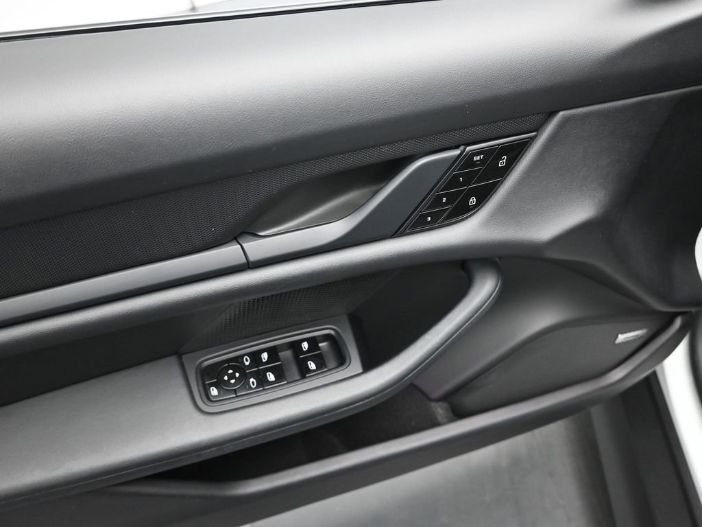 Used 2021 Porsche Taycan 4S image 10