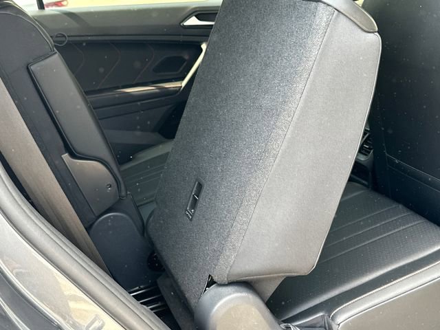 Used 2024 Volkswagen Tiguan Wolfsburg Edition image 31