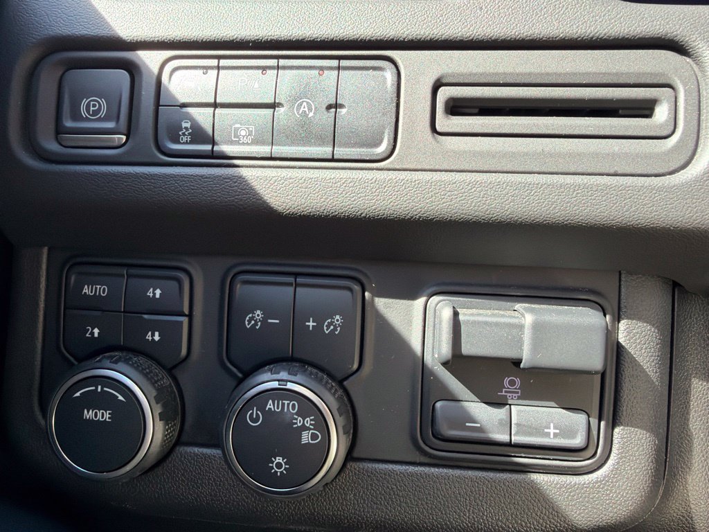 Used 2023 Chevrolet Tahoe LT w/ Luxury Package AWD/4WD image 10