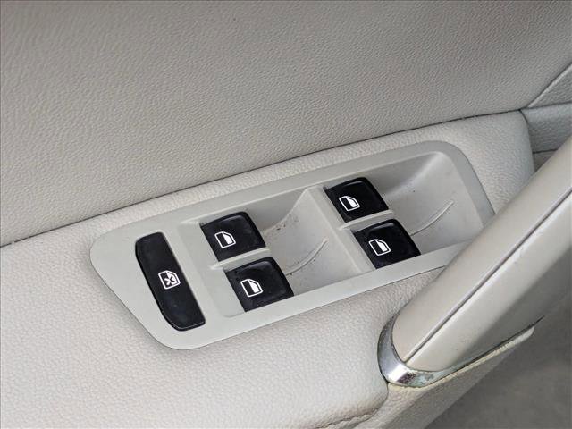 Used 2015 Volkswagen Golf TDI SE image 12