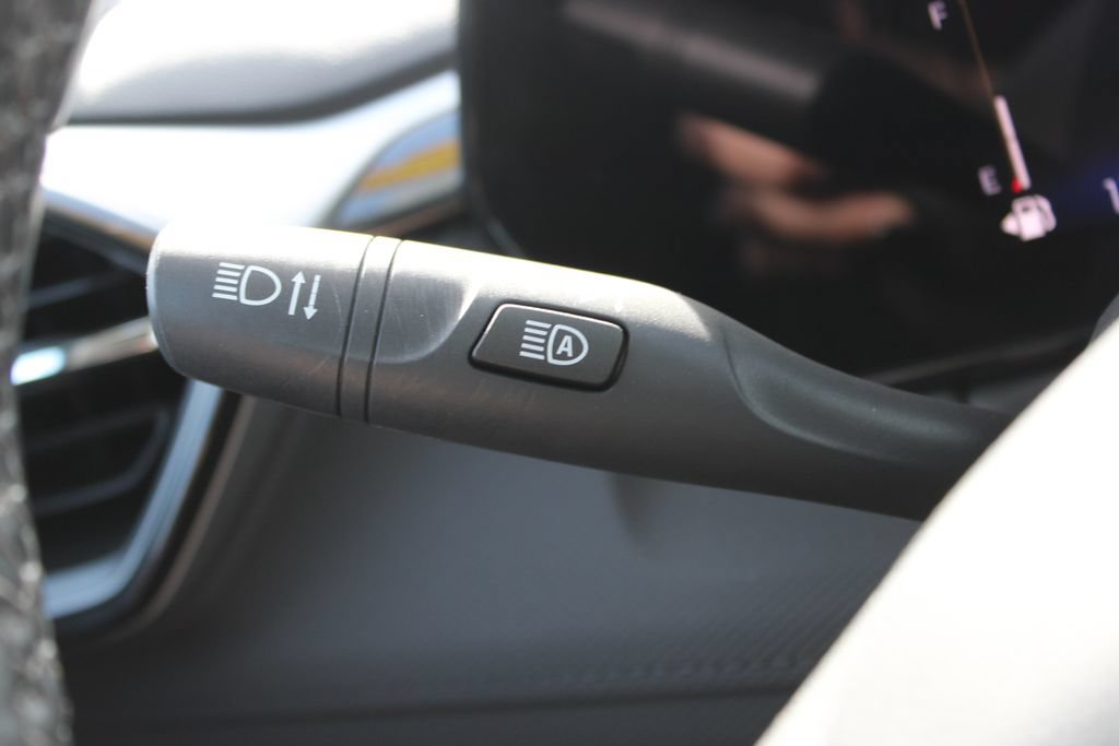 Used 2025 Chevrolet TrailBlazer LT w/ Convenience Package FWD image 39