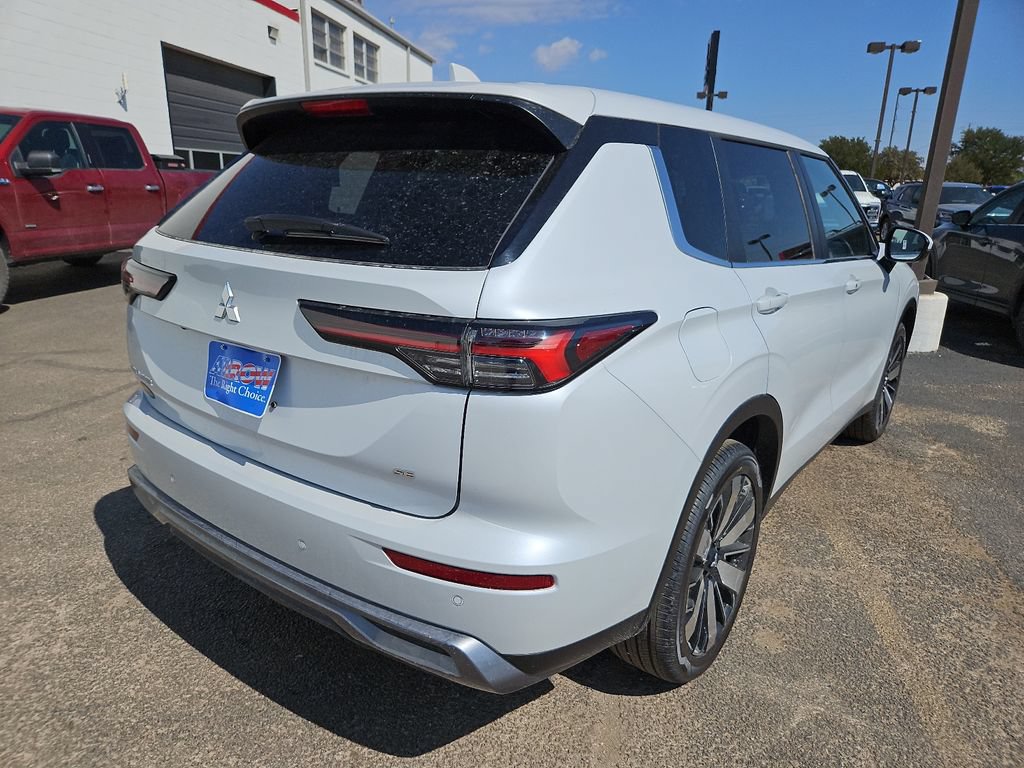 New 2026 Mitsubishi Outlander SE FWD image 12
