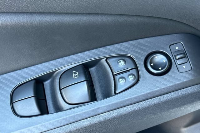 Used 2025 Nissan Altima 2.5 SV AWD/4WD image 12