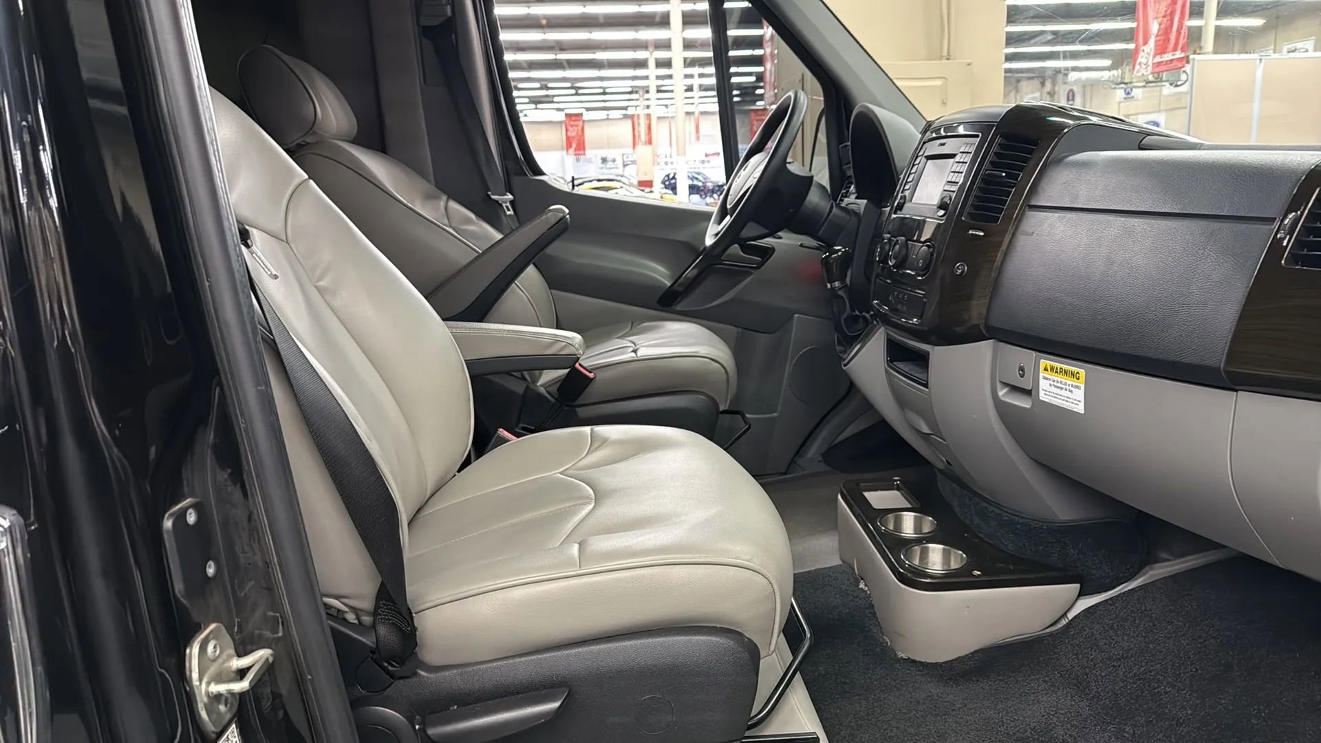 Used 2016 Mercedes-Benz Sprinter 2500 image 31