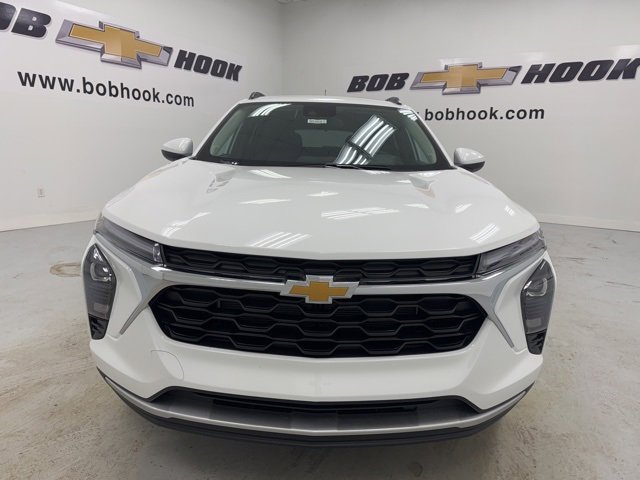 New 2026 Chevrolet Trax LT w/ Driver Confidence Package image 2