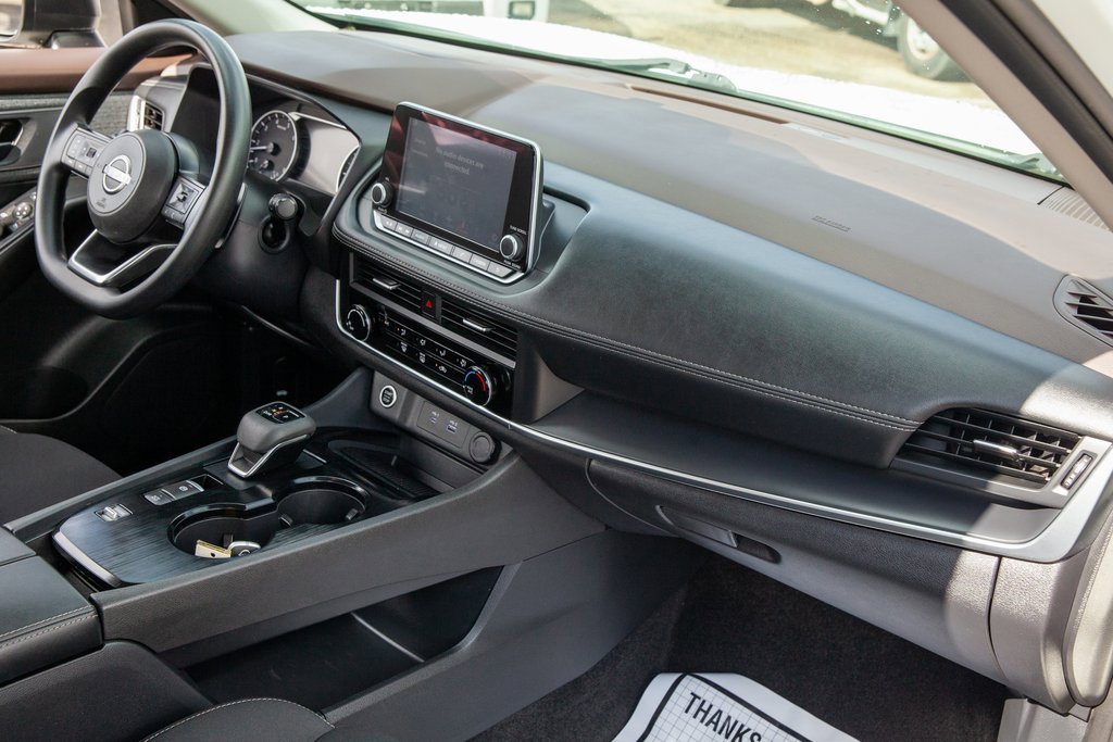 Used 2023 Nissan Rogue S image 11