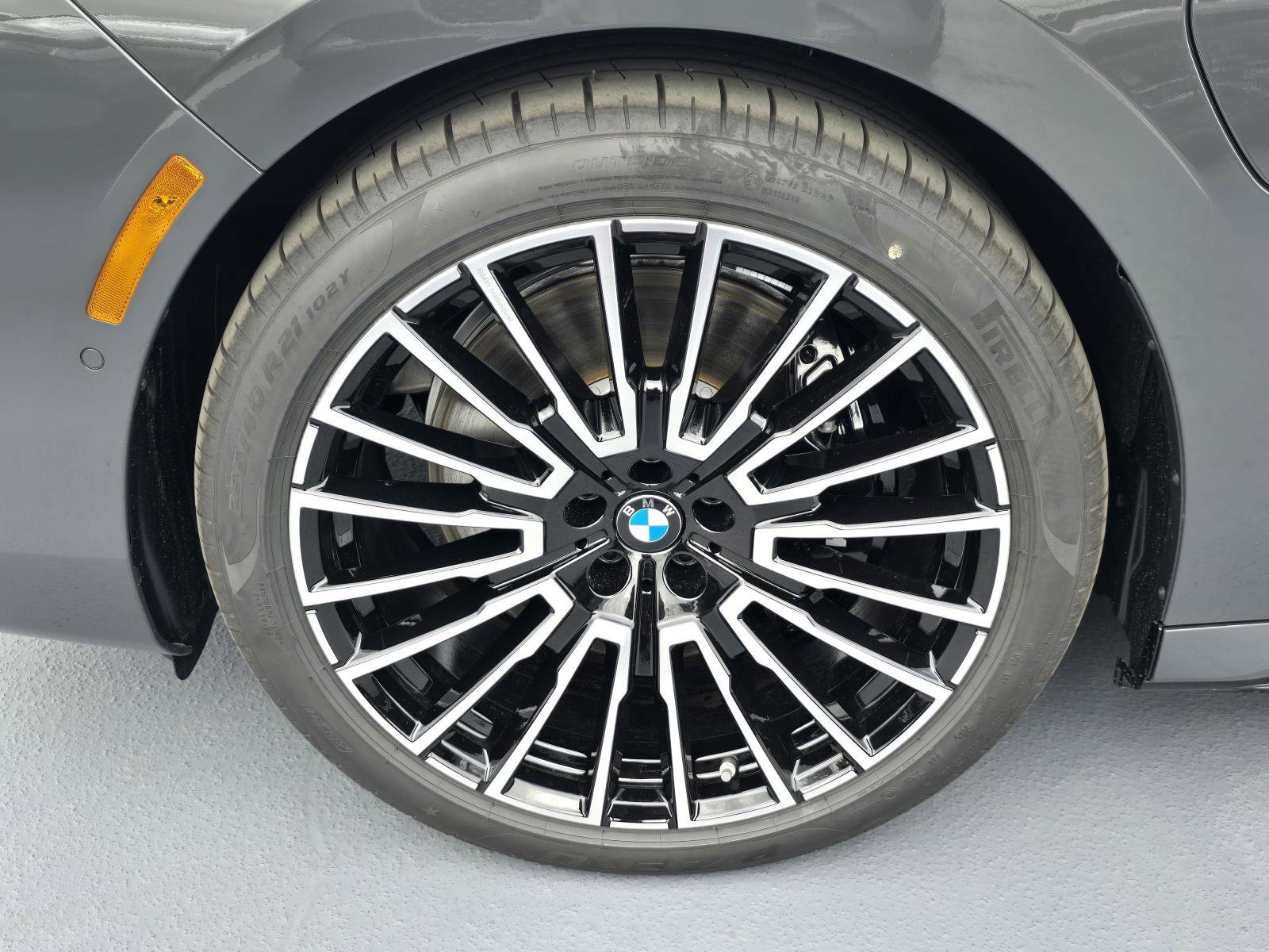 New 2026 BMW 750e xDrive image 8