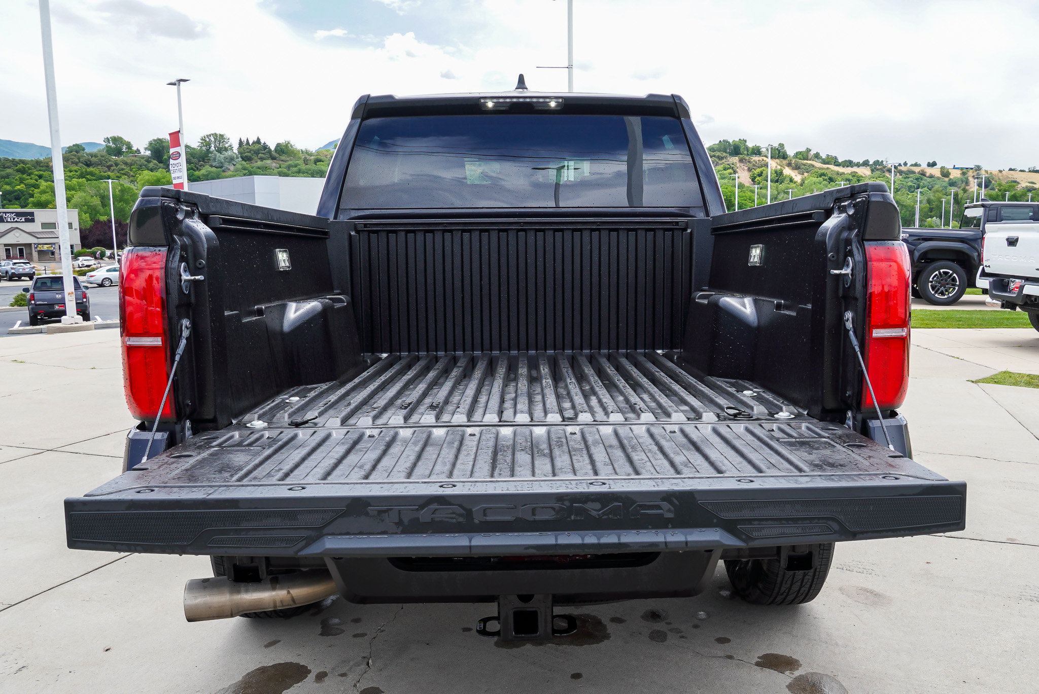Certified 2025 Toyota Tacoma SR5 AWD/4WD image 14
