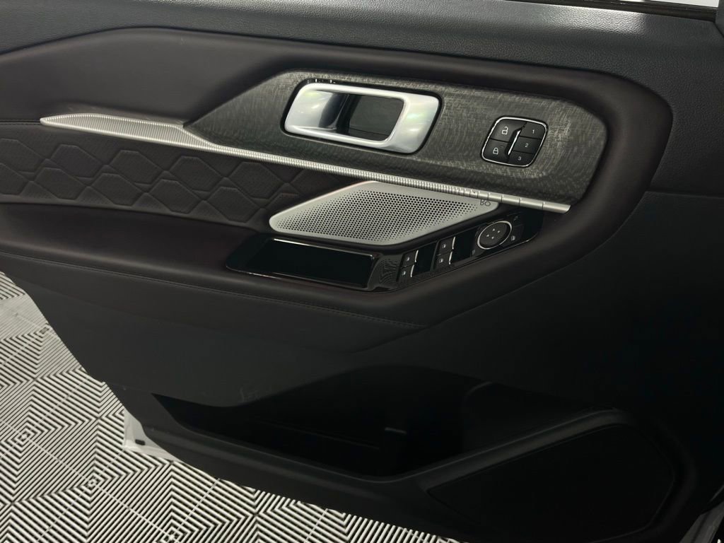 Used 2025 Ford Explorer Platinum w/ LUX Leather Package image 27