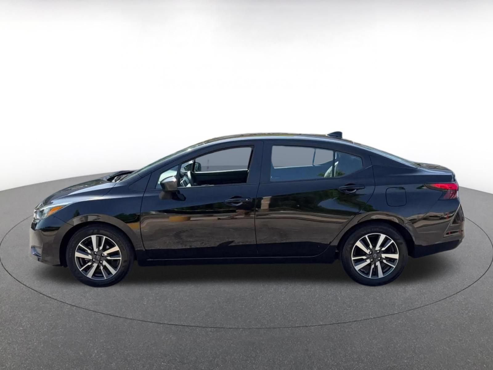 Used 2025 Nissan Versa SV FWD image 9