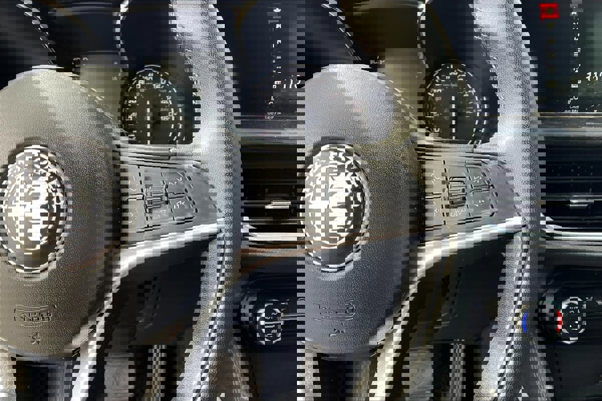 Used 2018 Alfa Romeo Stelvio AWD image 19