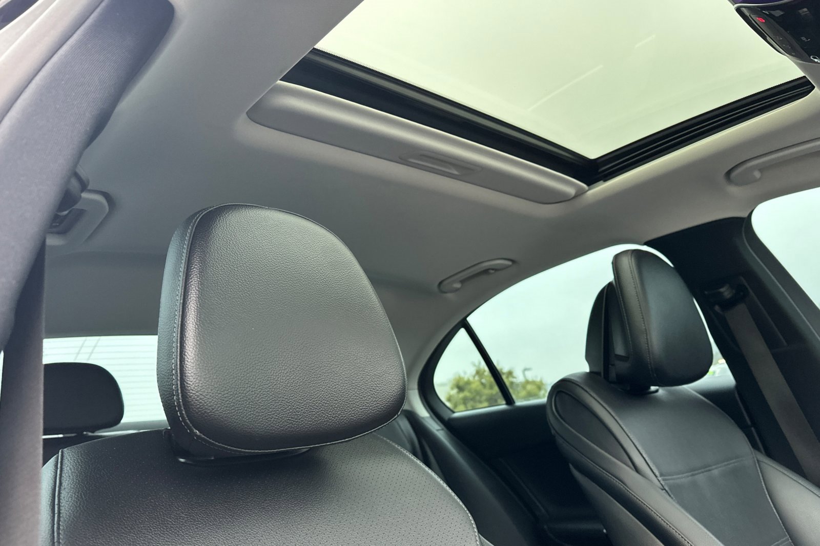 Used 2022 Mercedes-Benz C 300 Sedan image 18