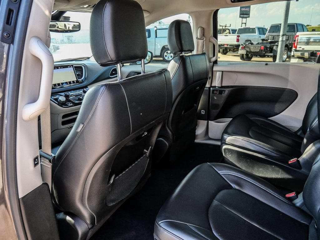 Used 2021 Chrysler Pacifica Touring-L FWD image 29