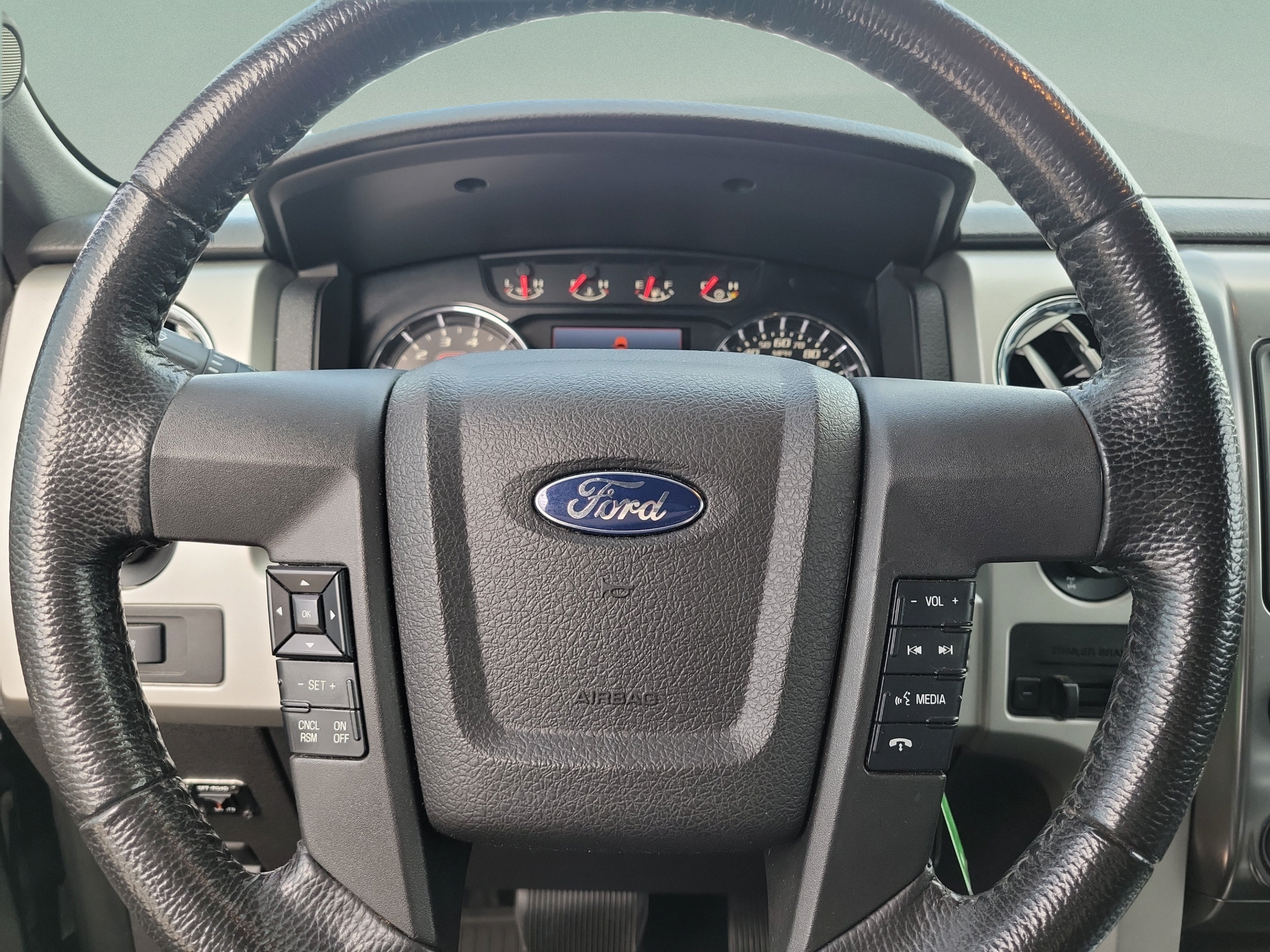 Used 2014 Ford F150 FX4 w/ Equipment Group 402A Luxury AWD/4WD image 16
