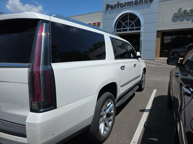 Used 2017 Cadillac Escalade ESV Luxury AWD/4WD image 7