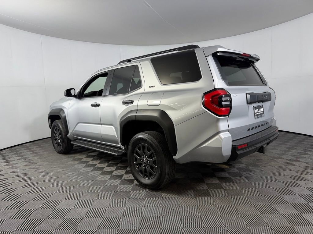 Used 2025 Toyota 4Runner SR5 AWD/4WD image 9