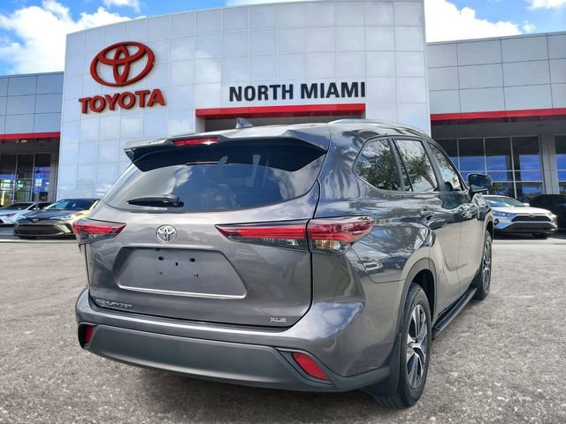 Used 2024 Toyota Highlander XLE image 4