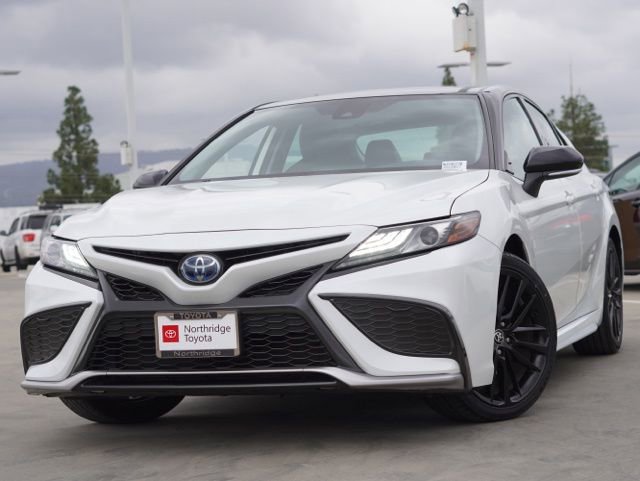 Used 2022 Toyota Camry XSE image 3