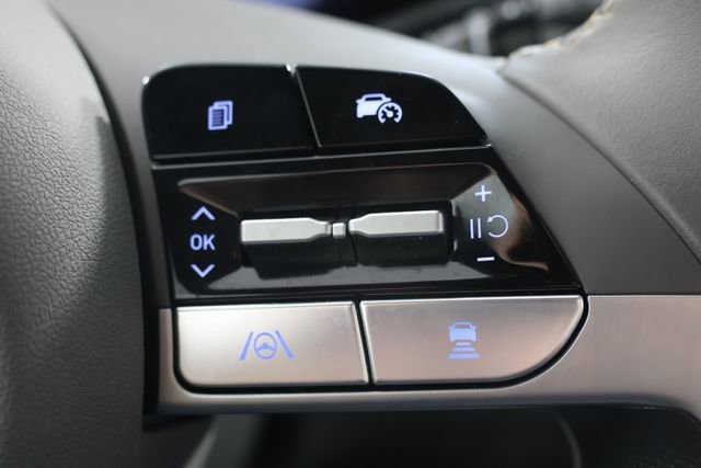 Used 2025 Hyundai Elantra SEL FWD image 12